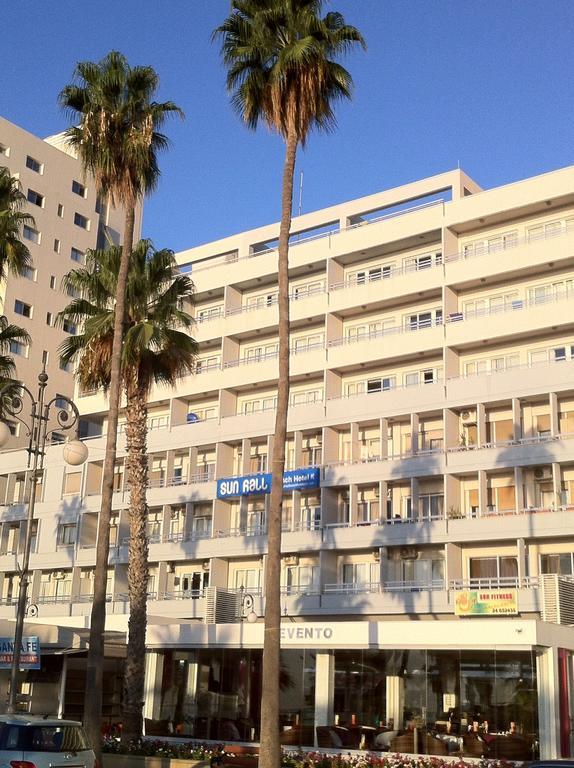 Sun Hall Beach Hotel Apartments Larnaca Esterno foto