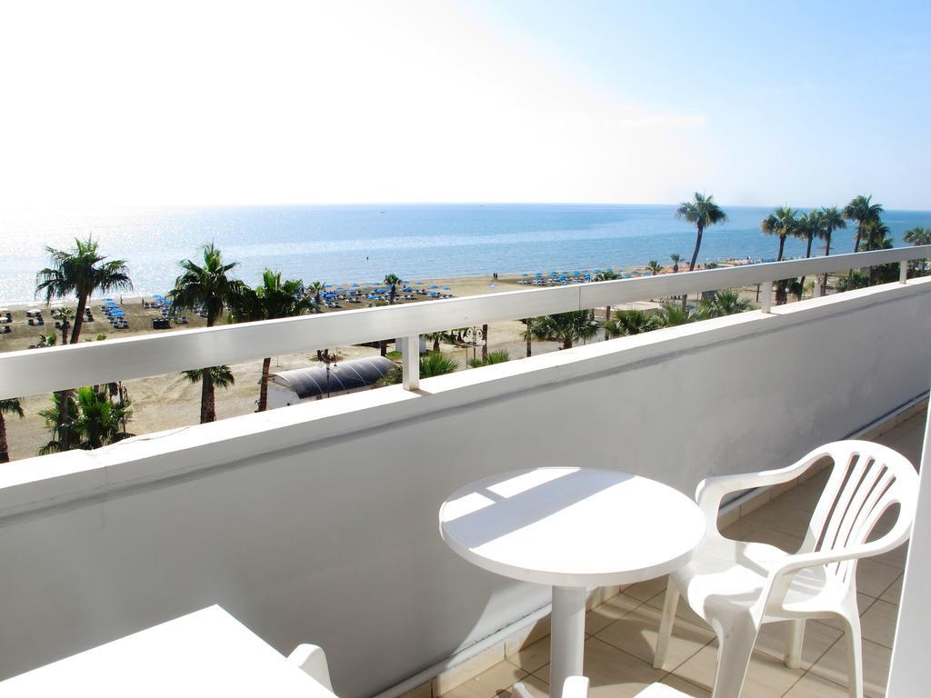 Sun Hall Beach Hotel Apartments Larnaca Esterno foto